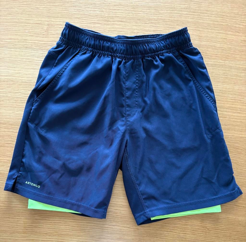 Short de sport marine et dessous fluo  ARTENGO - 12 ans - 7€, Ophalen of Verzenden, Gebruikt, Jongen, Sport- of Zwemkleding