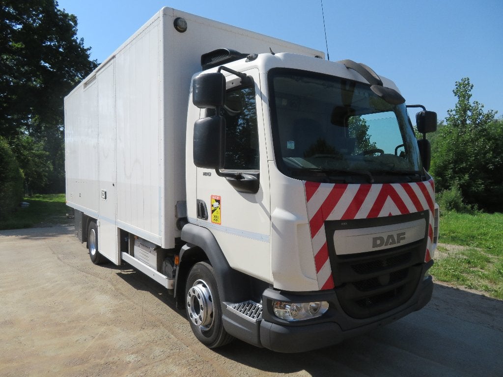 DAF LF180FA - ingericht - 2016 - €6, Auto's, 4 deurs, 4 cilinders, 131 kW, Wit