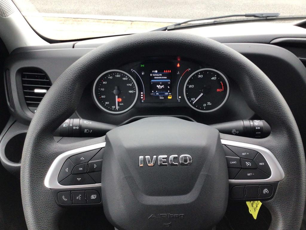 Iveco Daily laadbak/dubbel/cabine 2023 13000km 27950e ex, Achat, Entreprise, 7 places, Boîte manuelle