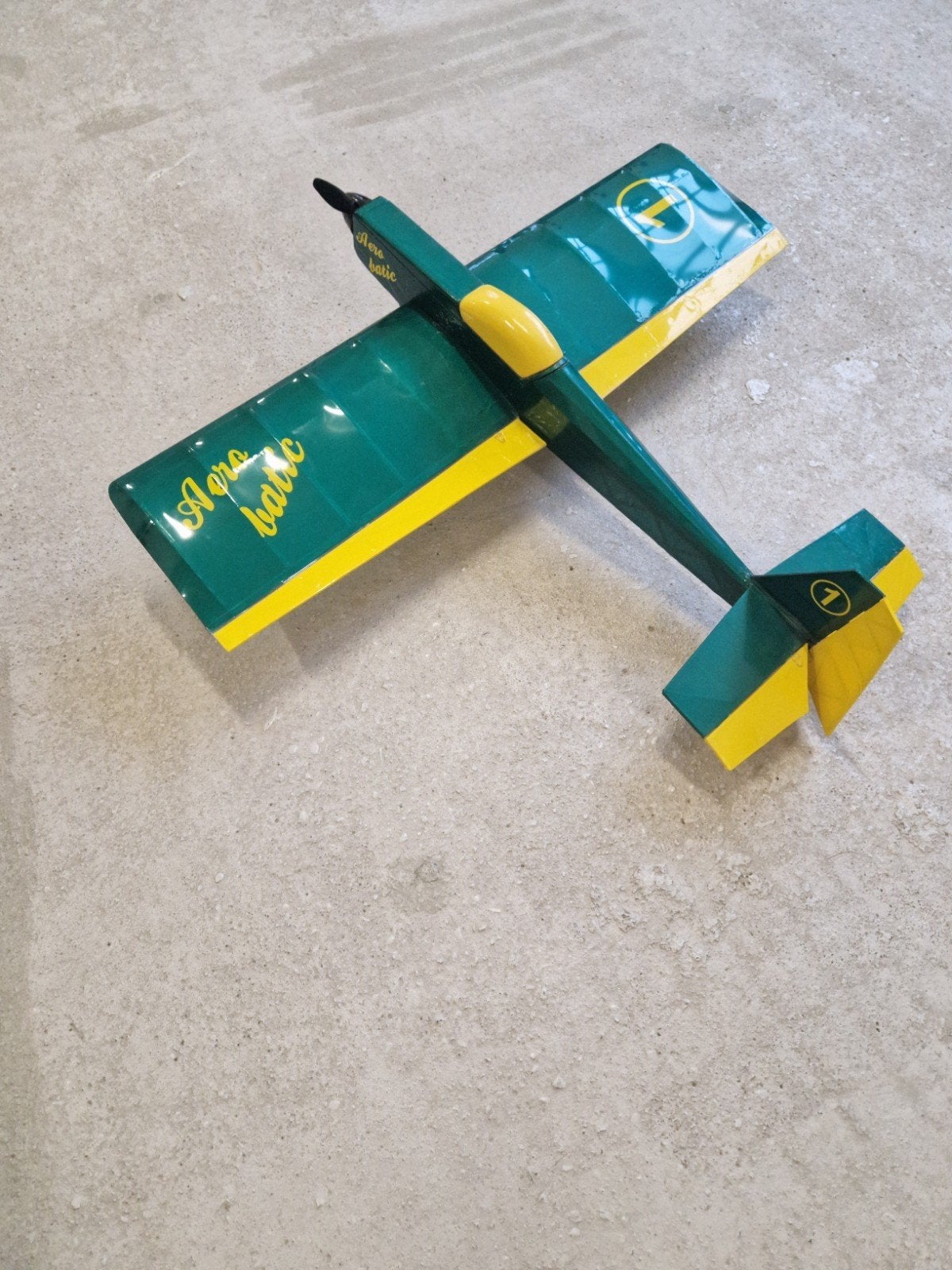 avion télécommandé (très agile) en parfait état, Hobby & Loisirs créatifs, Modélisme | Radiocommandé & Téléguidé | Avions, Enlèvement