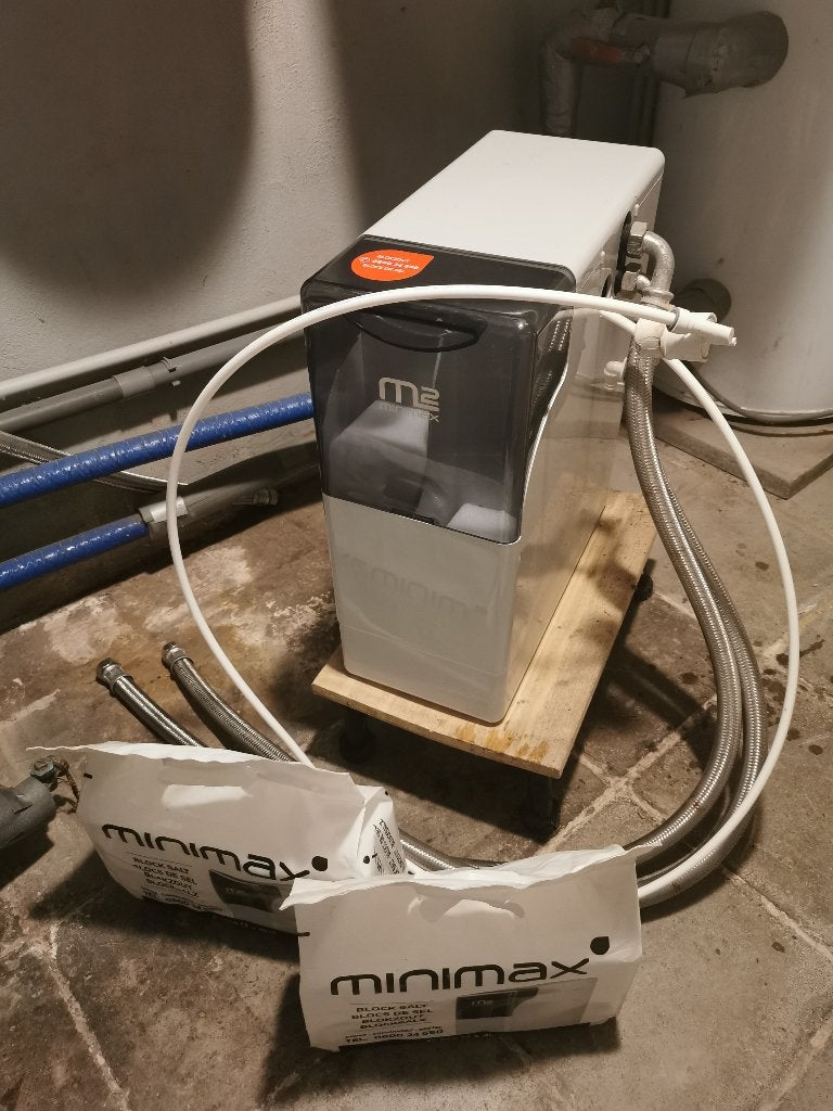 Adoucisseur Minimax M2 + 2 recharges de sel + bypass, Electroménager, Enlèvement, Comme neuf, Adoucisseur d'eau au sel