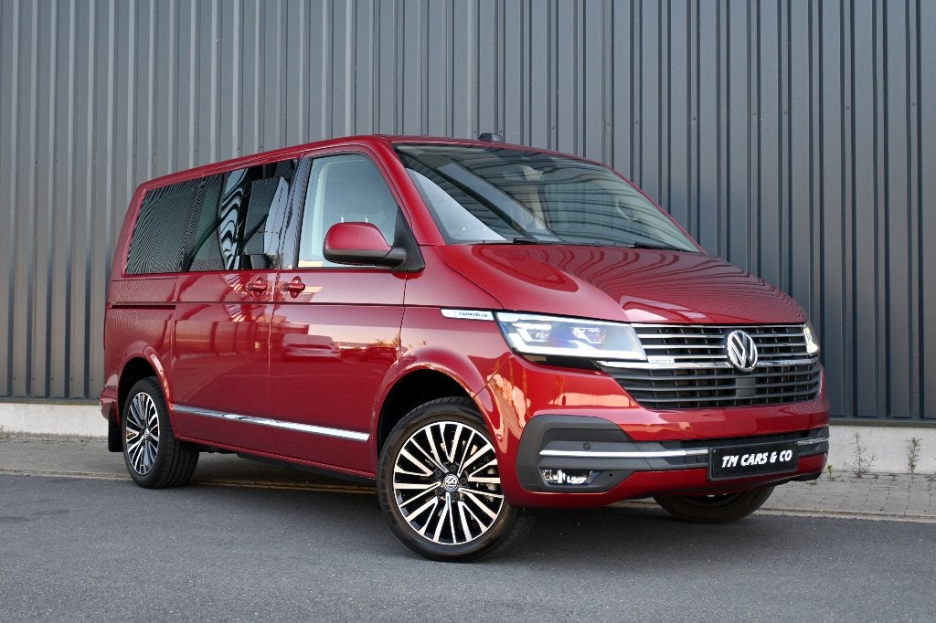 Vw T6.1 Caravelle DSG 5zit LED ACC Leder 2xschuifd Trekh BTW, Auto's, Volkswagen, Monovolume, 4 cilinders, Leder, Bedrijf