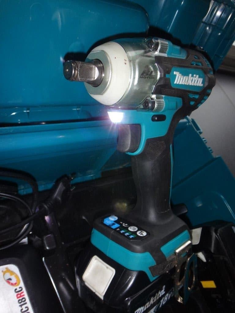 Makita DTW 300 moerloper en gereedschap, Ophalen, Gebruikt