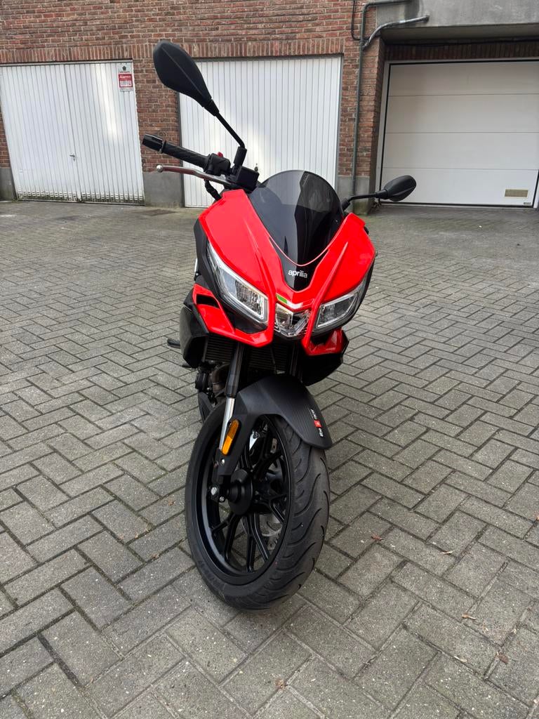Aprilia Tuono 125 rouge/noir, Motoren, Motoren | Aprilia, Occasion, Particulier, 125 cc, ABS