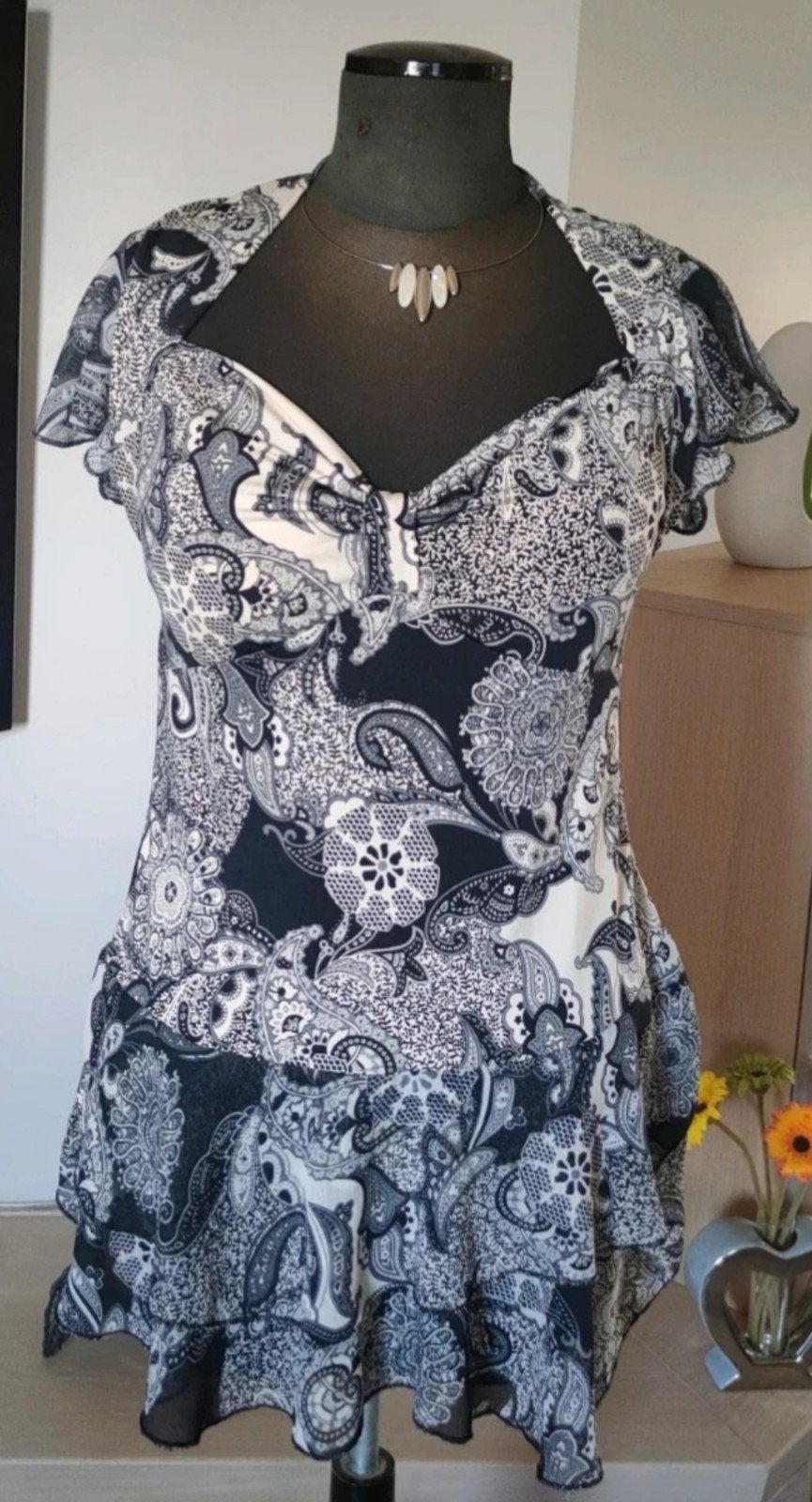 Zwart-witte blouse (overgooier) - Maat M/L, Kleding | Dames, Ophalen, Nieuw, Maat 38/40 (M), Overige kleuren