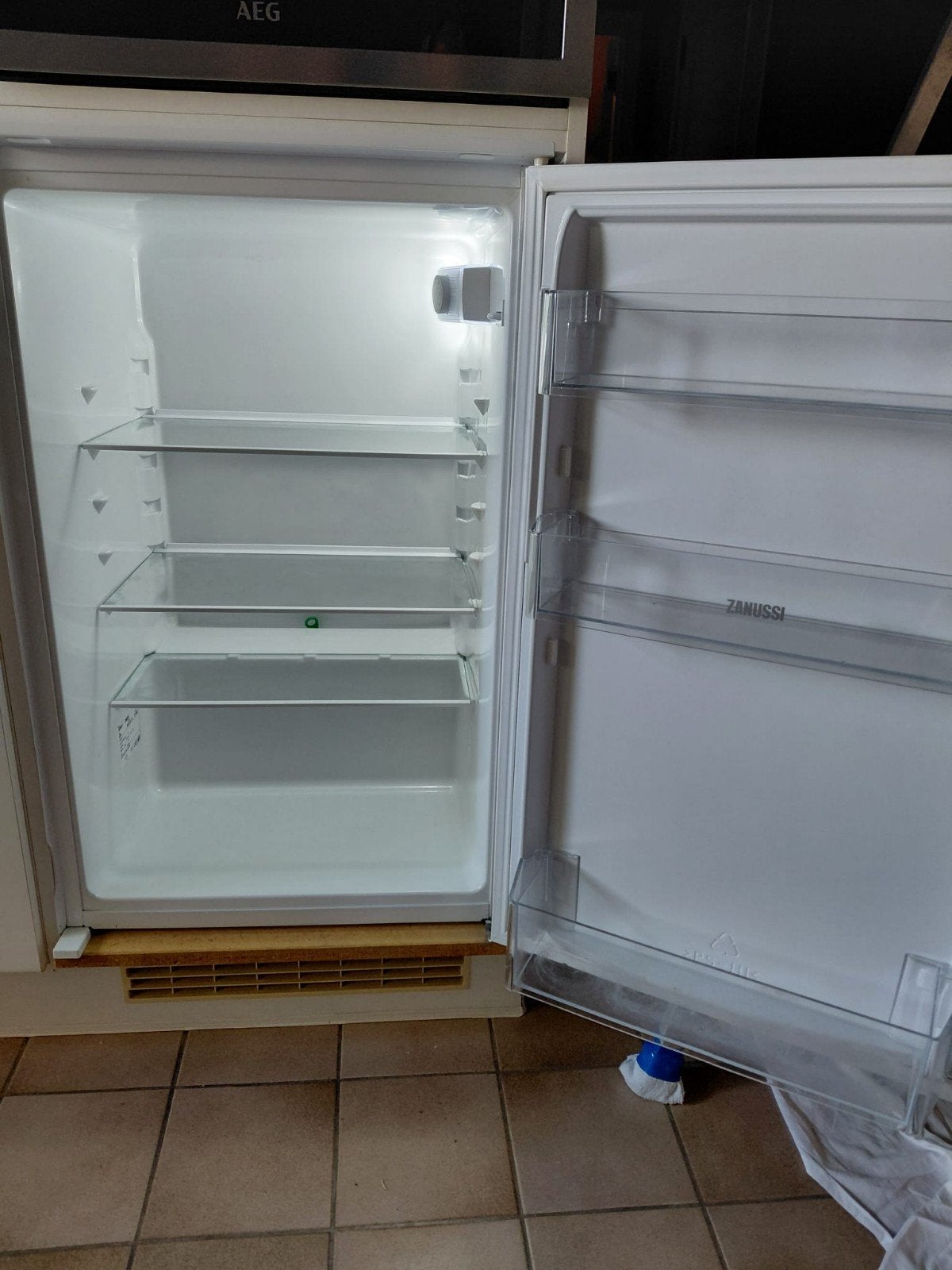 Koelkast Zanussi 130 liter, Elektronische apparatuur, Zonder vriesvak, 100 tot 150 liter, Zo goed als nieuw, 45 tot 60 cm