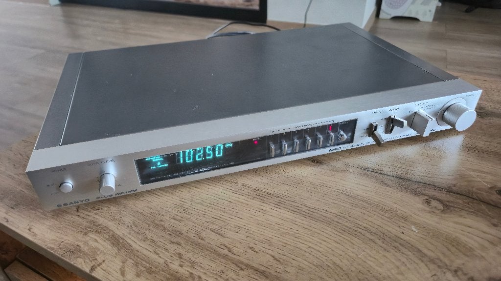 Tuner AM/FM Sanyo Plus T55 à quartz PLL Vintage HiFi, TV, Hi-fi & Vidéo, Tuners, Utilisé, Enlèvement ou Envoi