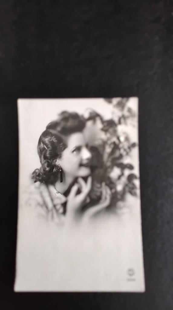 Mooie antieke zwart wit kaart, Verzamelen, Postkaarten | Themakaarten, Ophalen of Verzenden, 1920 tot 1940, Ongelopen, Feest(dag)
