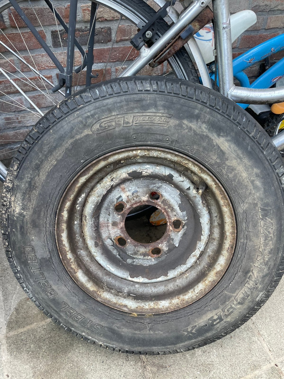Dees wiel gezocht met velg, Ophalen, Zo goed als nieuw