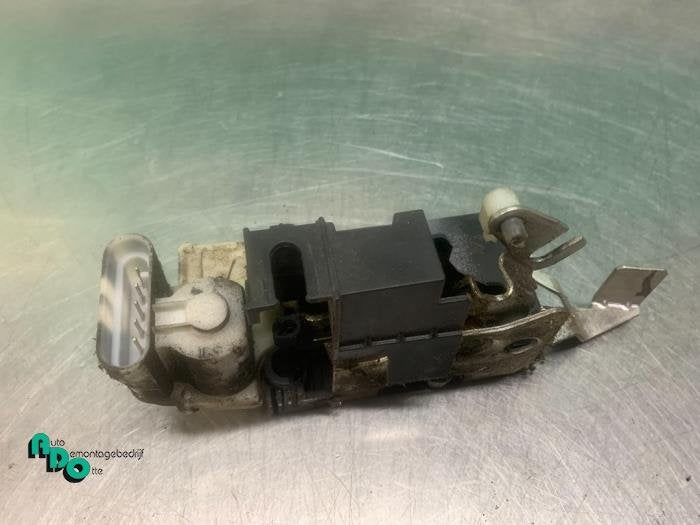 Serrure portière mécanique 4portes avant droite d'un Peuge, -, 3 mois de garantie, Utilisé, -