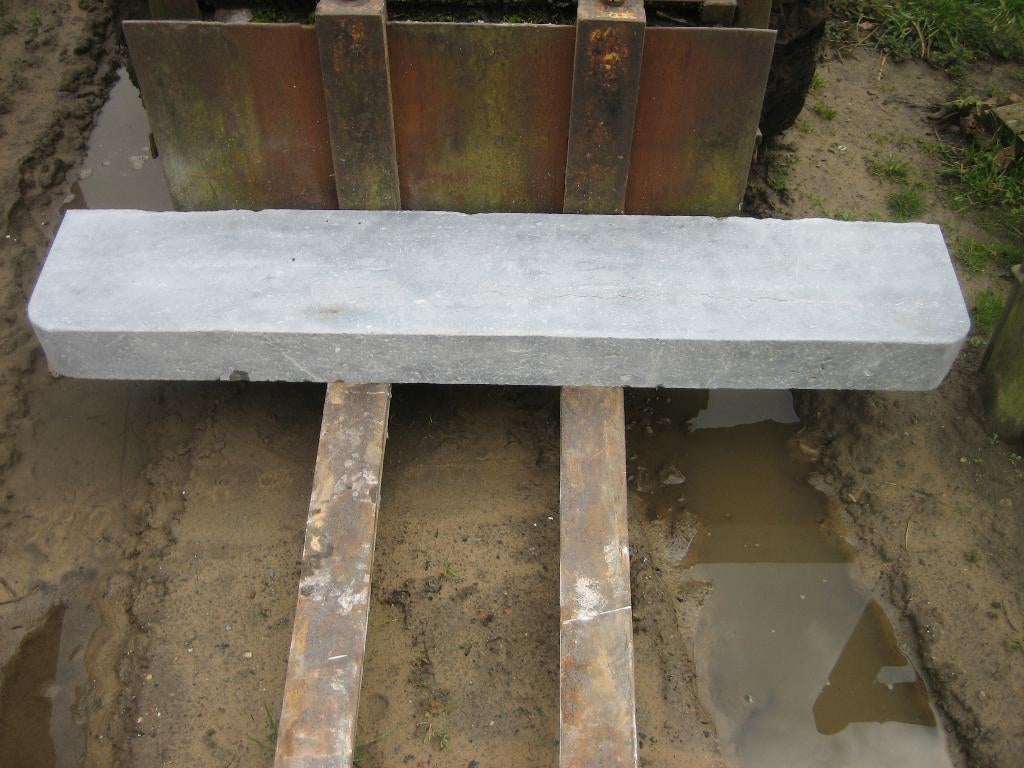 mooie oude arduinen dorpel,trede met ronde hoeken, Antiek en Kunst, Ophalen