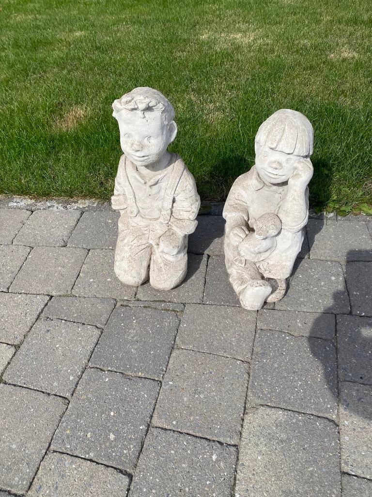 Twee mooie stenen beelden, Tuin en Terras, Tuinbeelden, Ophalen of Verzenden, Zo goed als nieuw