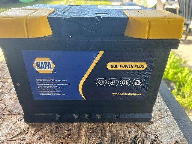 Autobatterij NAPA 600A - 63 Ah, Universele onderdelen