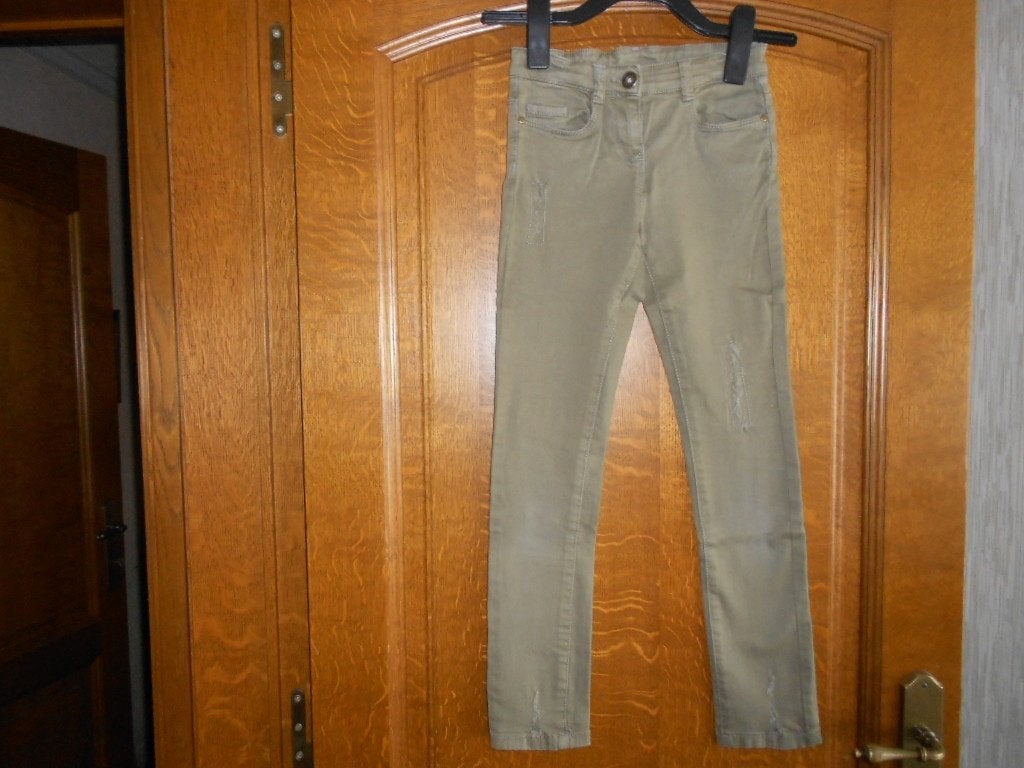 kaki jeansbroek mt 134 TAO, Kinderen en Baby's, Kinderkleding | Maat 134, Broek, Gebruikt, Meisje, Ophalen of Verzenden