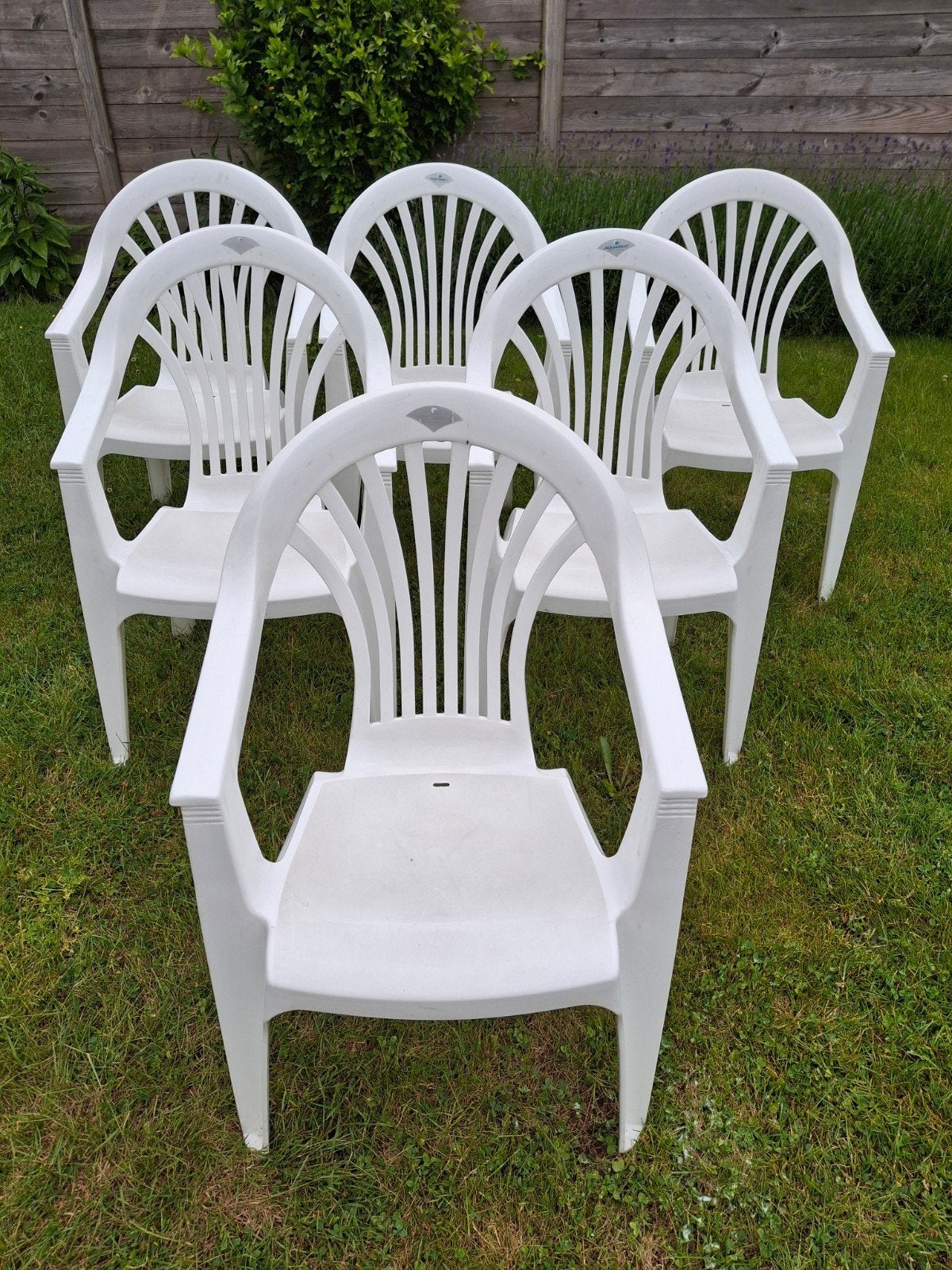 6 chaises de jardin, Enlèvement