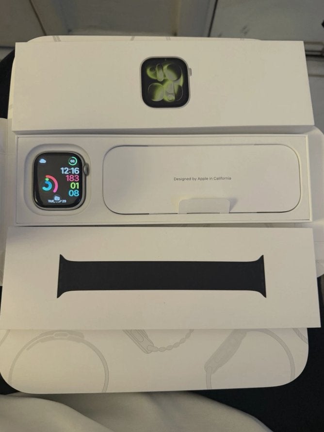 Apple Watch Series 11 46 mm, Étanche, Apple Watch, IOS, Utilisé