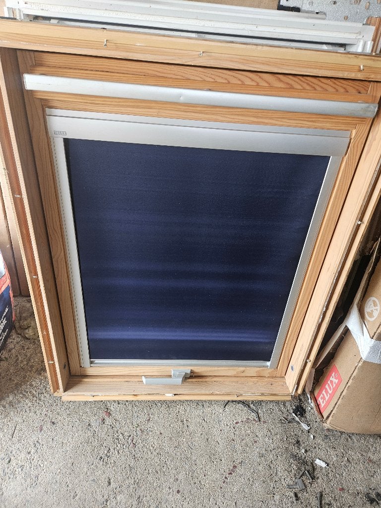 velux 78x98 comme neuf (posé 2 mois) + raccord + store, Ophalen, Zo goed als nieuw
