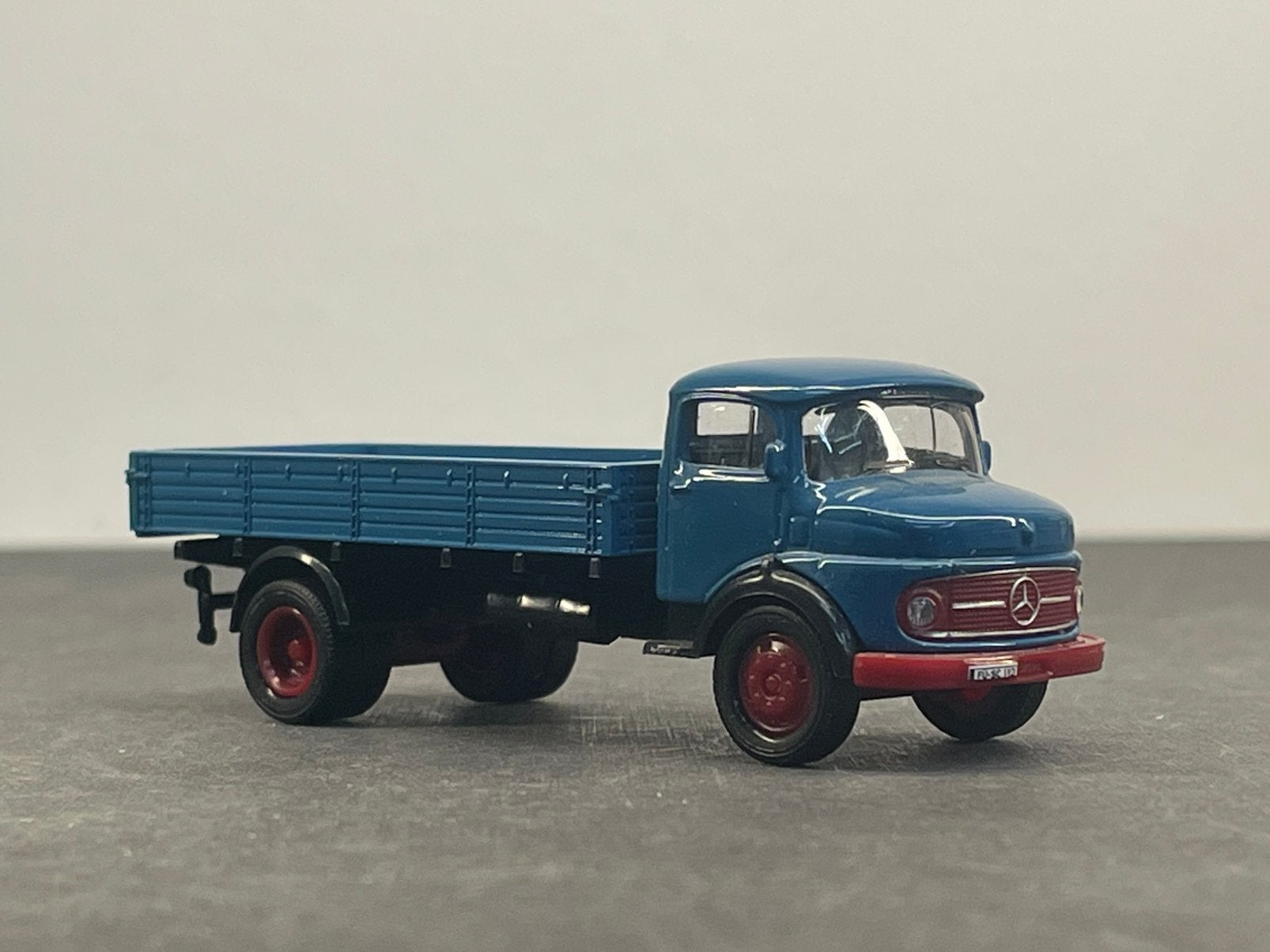 Schuco MB L322 blauw 1:87, Ophalen of Verzenden, Zo goed als nieuw, Bus of Vrachtwagen, Schuco