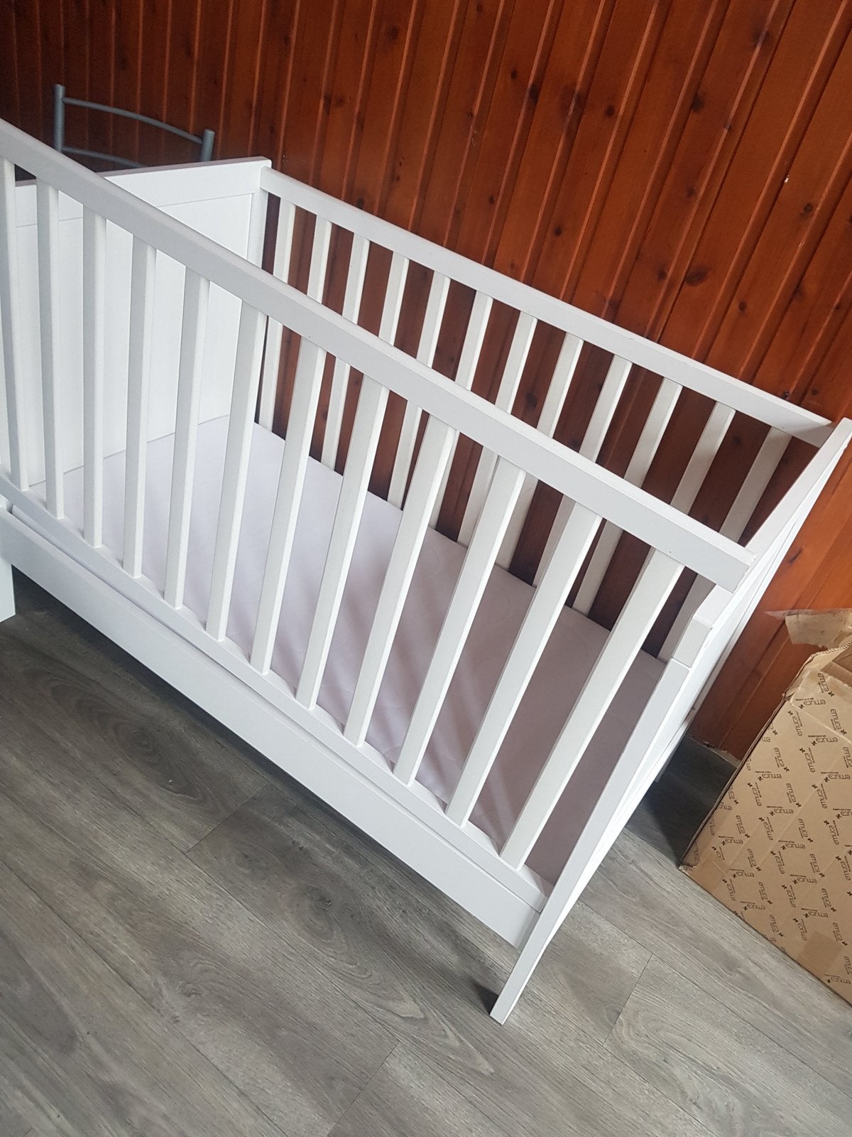 Lit pour bébé avec matela, Enfants & Bébés, Enlèvement, Comme neuf, Lit