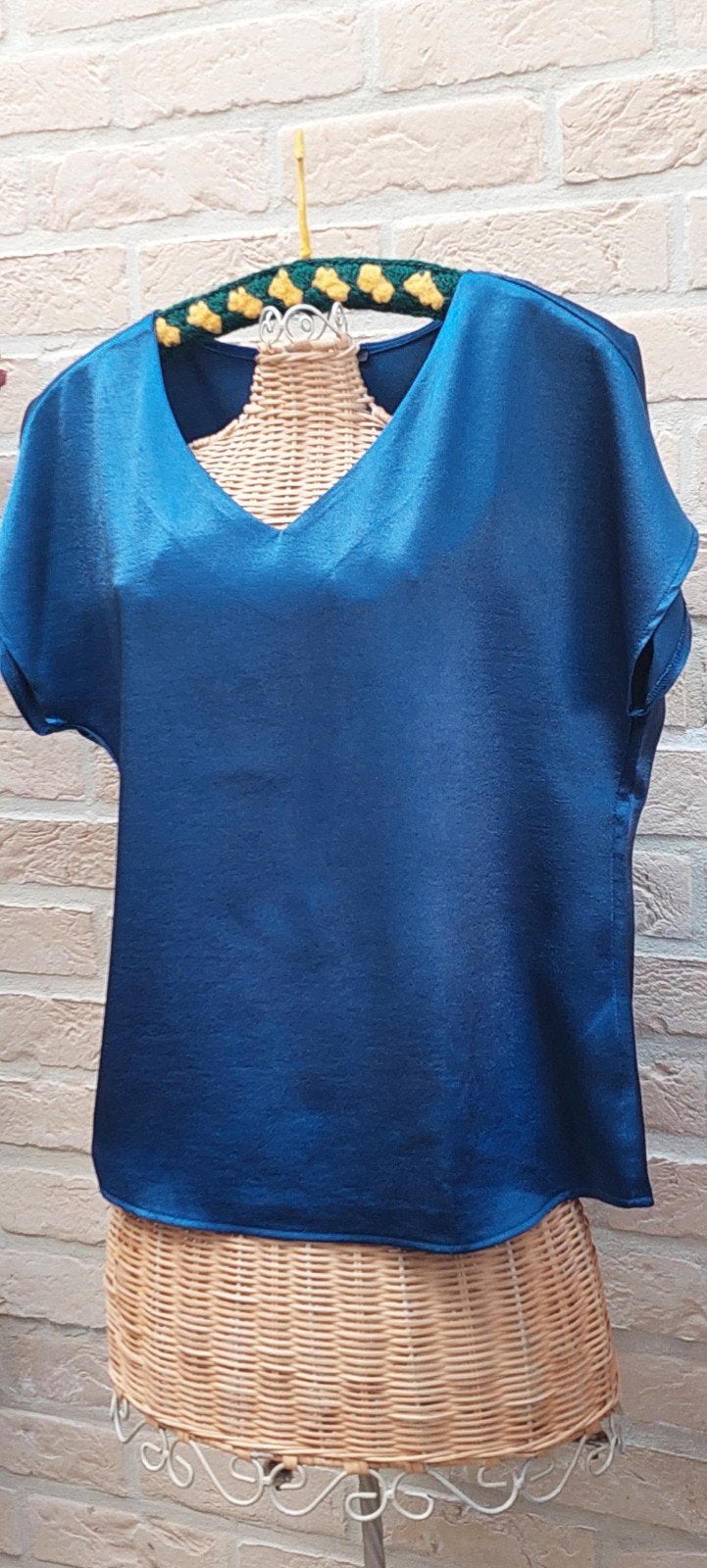 bloesje maat m/l esprit 52cm van oksel tot oksel blinkend st, Kleding | Dames, Blouses en Tunieken, Maat 38/40 (M), Blauw, Ophalen of Verzenden