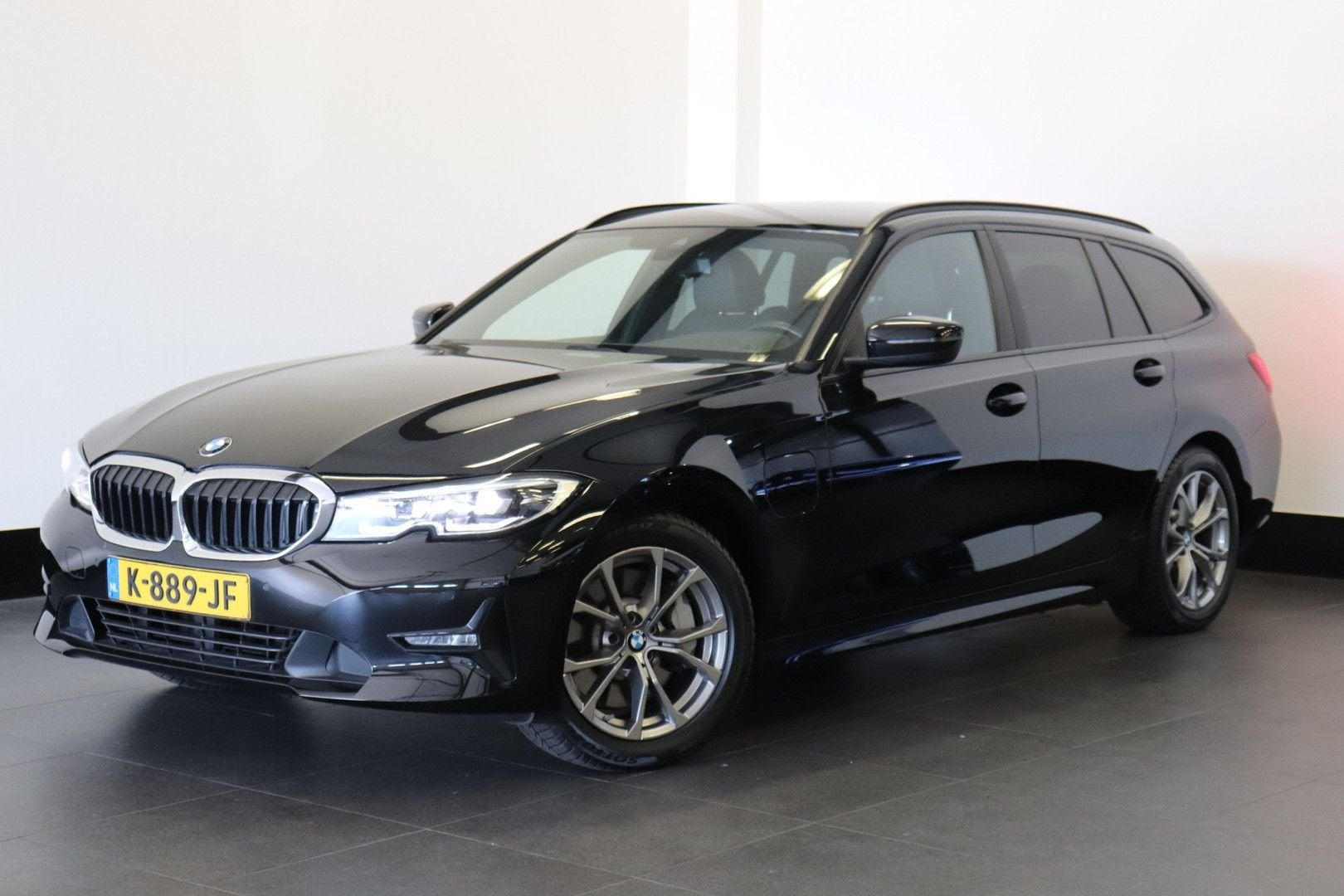 BMW 330 3-serie Touring 330e Business Edition Plus Dealer OH, Auto's, BMW, Automaat, 32 g/km, Zwart, Zwart