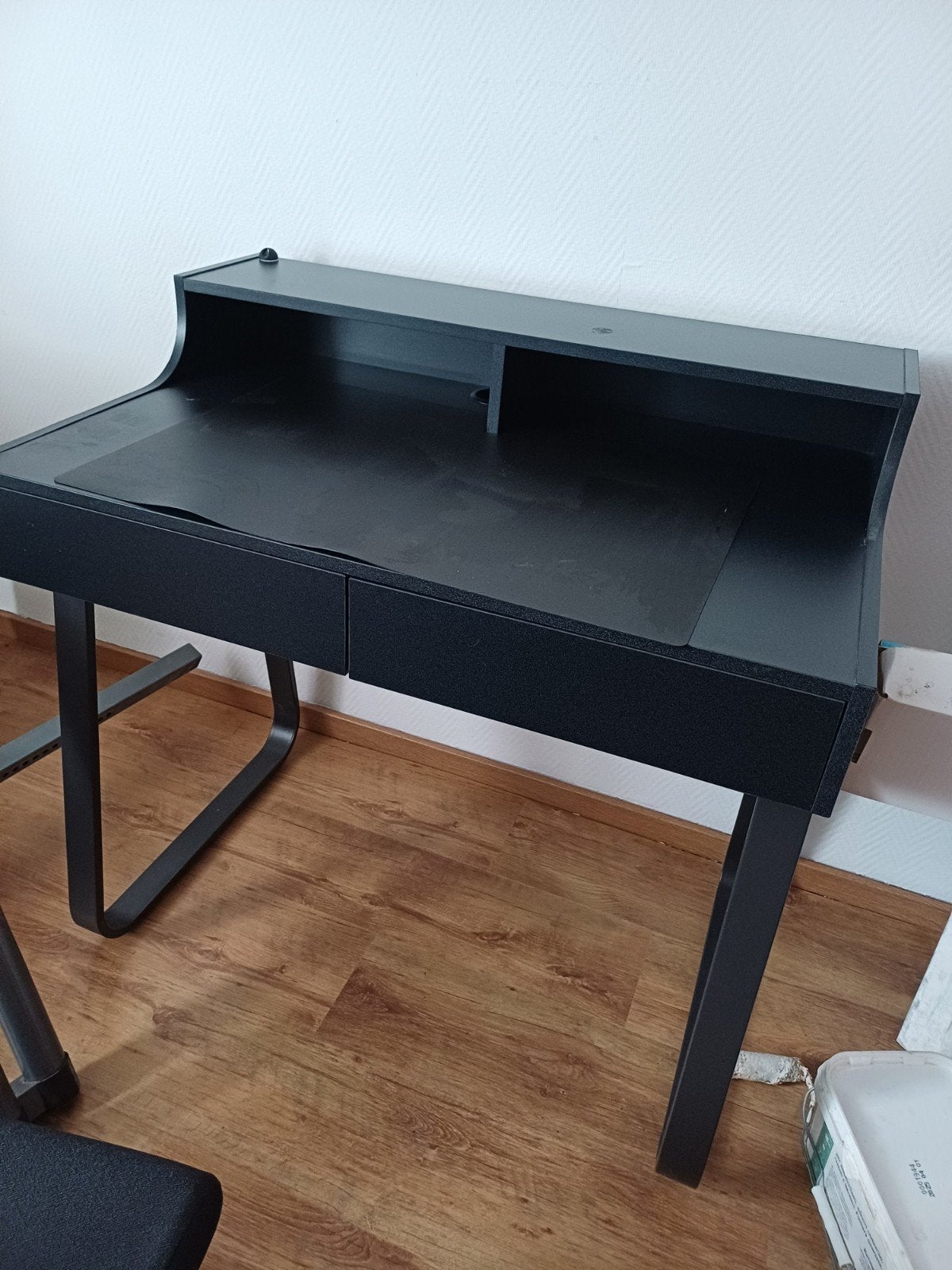 Bureau ikea noir, Enlèvement