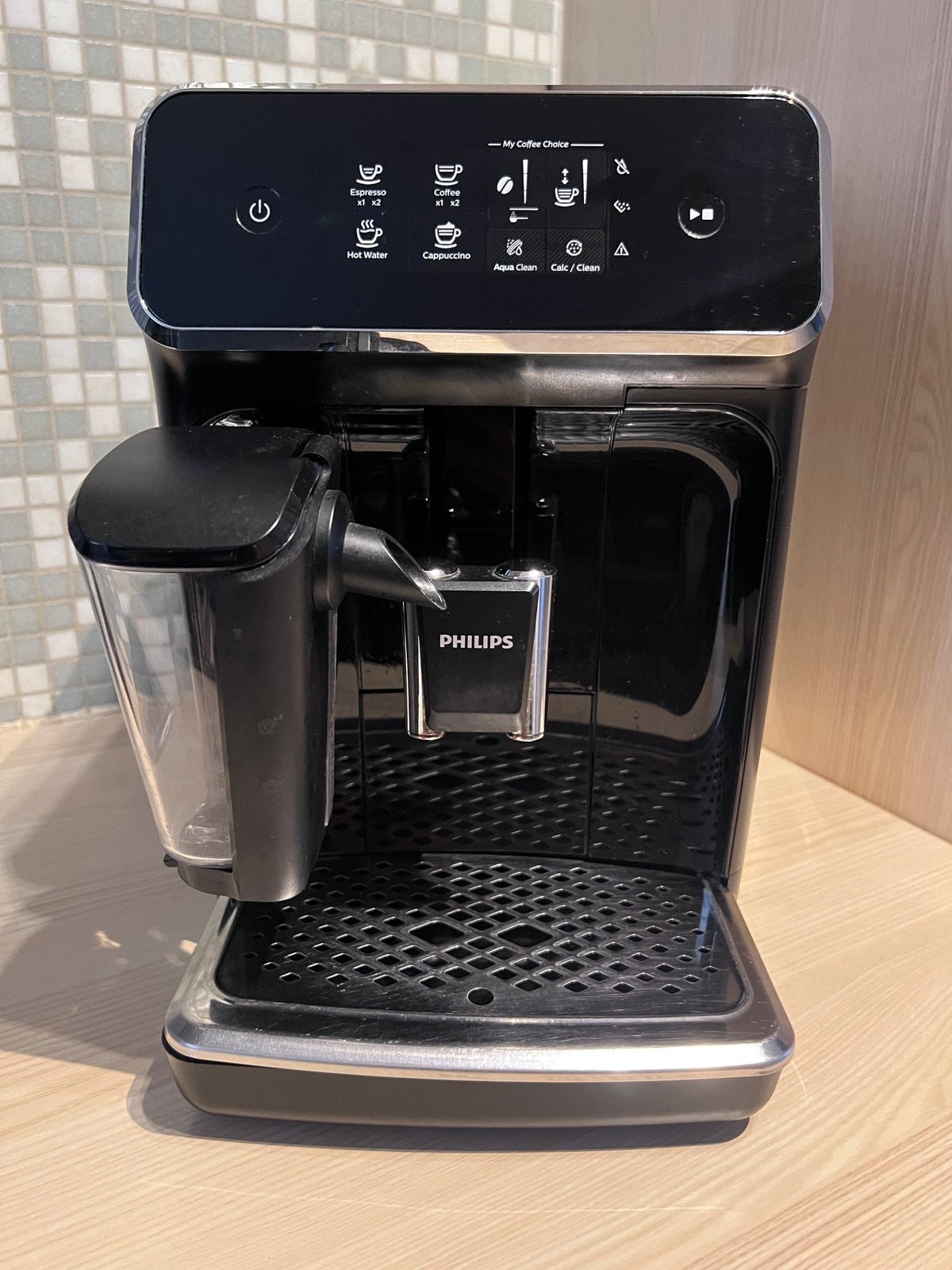 Philips 2300 EP2331/10 LatteGo, Electroménager, Cafetières, Machine à espresso, Réservoir d'eau amovible, 2 à 4 tasses, Enlèvement