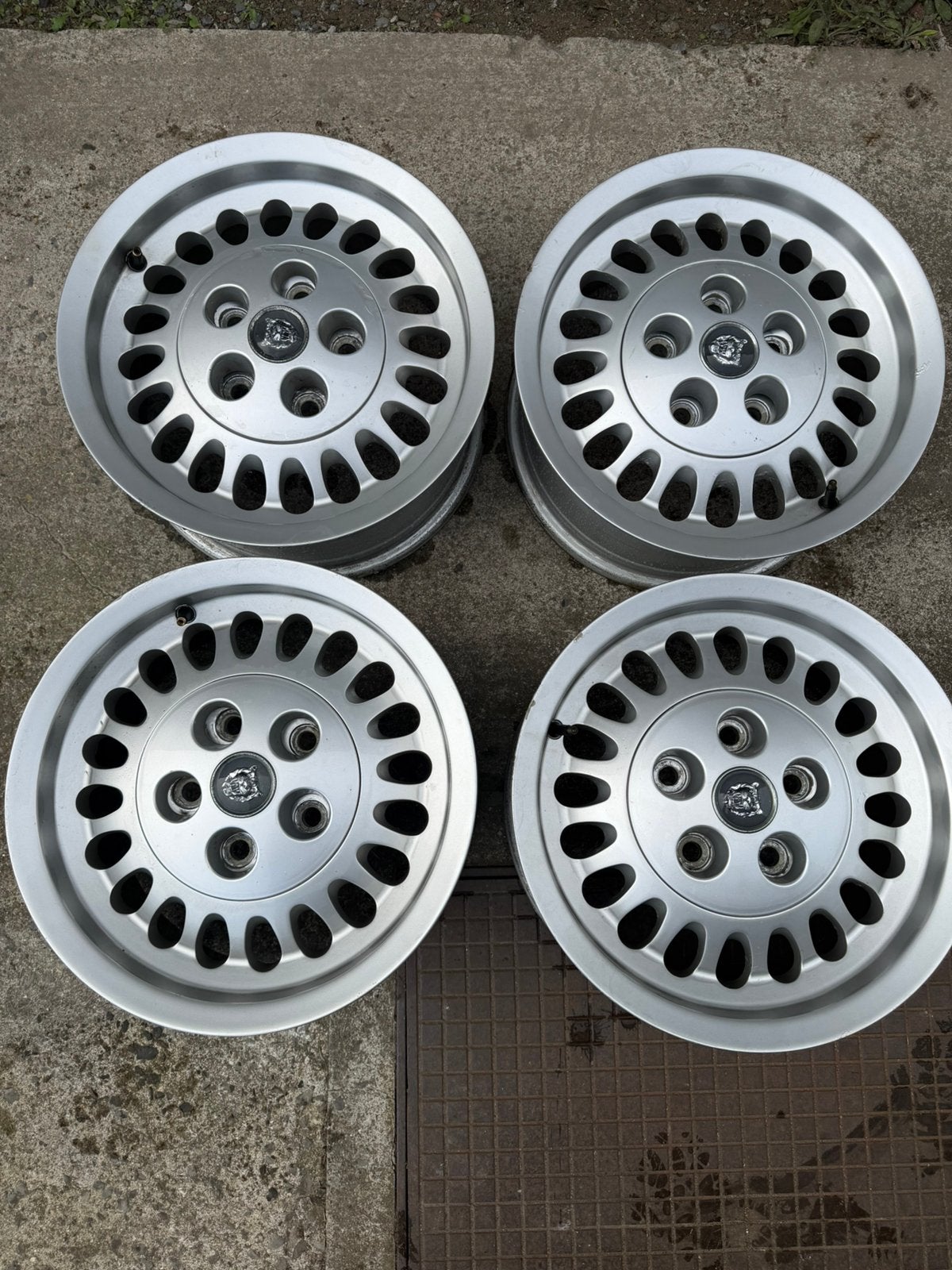 Originele Jaguar XJ40 / XJS "Teardrop" Velgenset – 15 inch, Ophalen, 15 inch