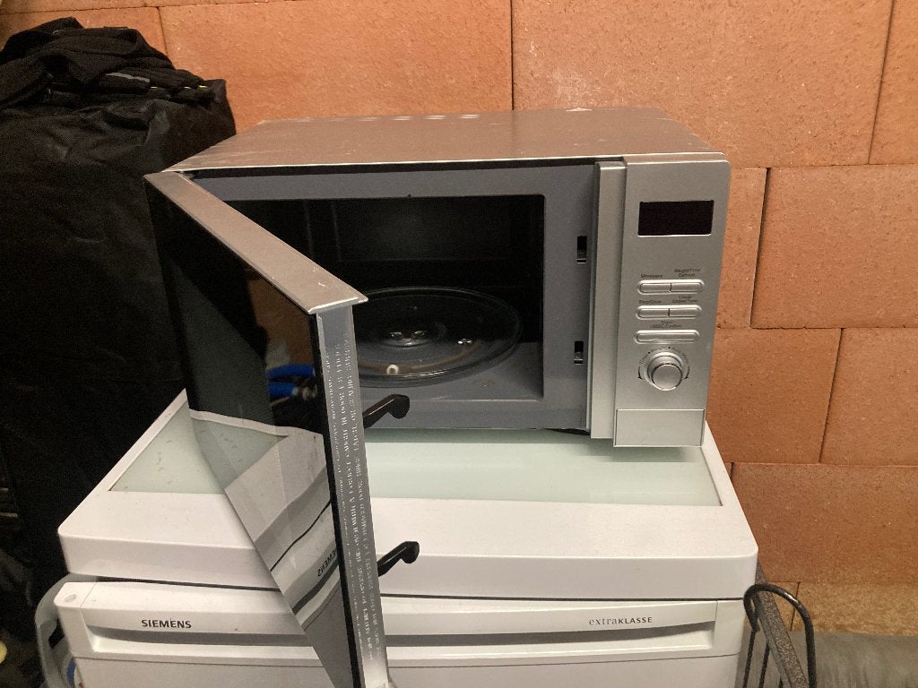 DOMO Microgolfoven, Elektronische apparatuur, Microgolfovens, Ophalen, Gebruikt, Draaiplateau, Vrijstaand