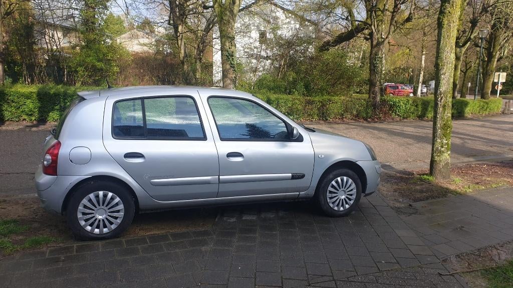 RENAULT CLIO 4PORTES BIEN CONSERVE, Argent ou Gris, 139 g/km, 4 portes, Boîte manuelle