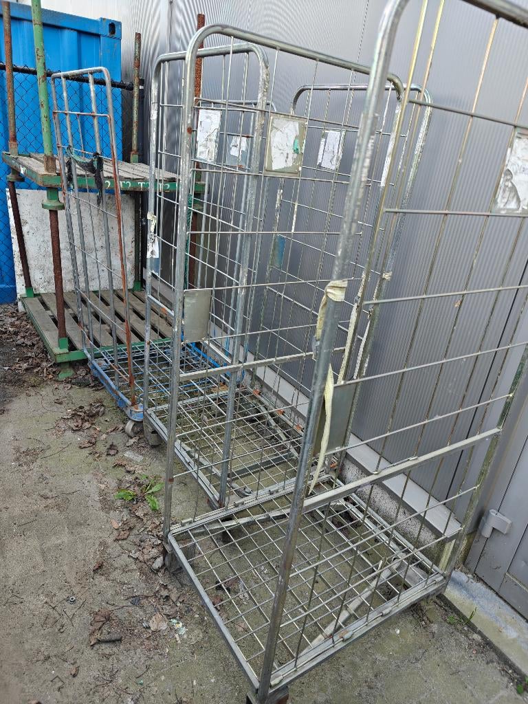 3 rolcontainers, Ophalen