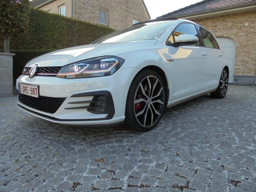 VW GOLF GTI 245pk /PANO/GR. NAVI/ 19" ALU VELGEN/DYNAUDIO!!!, Stof, Euro 6, 5 deurs, Golf