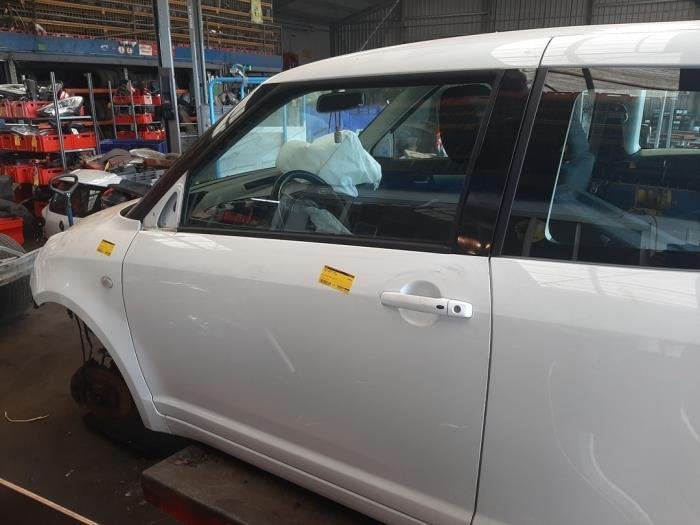 Portier 2Deurs links van een Suzuki Swift, Gebruikt, -, Deur, -