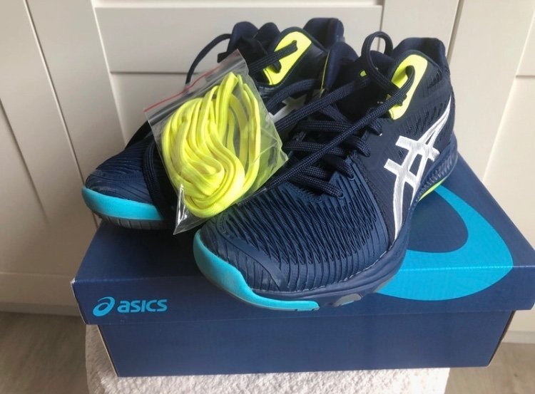 Volleybalschoenen, Sport en Fitness, Volleybal, Ophalen of Verzenden, Zo goed als nieuw, Schoenen