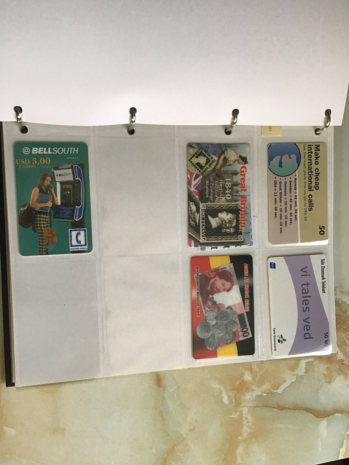 Ongeveer 200 telefoonkaarten, Ophalen