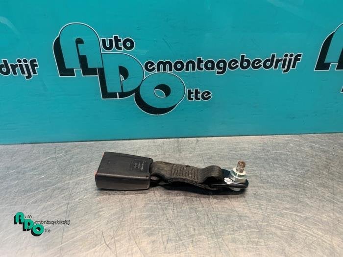 Insertion ceinture de sécurité arrière droite d'un Ford K, -, 3 mois de garantie, -, -