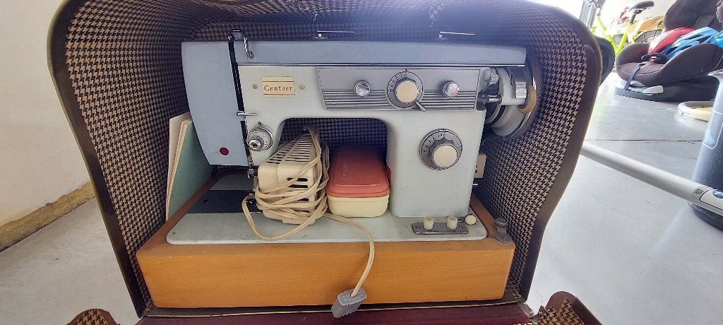 Vintage Gentser naaimachine in koffer, Ophalen