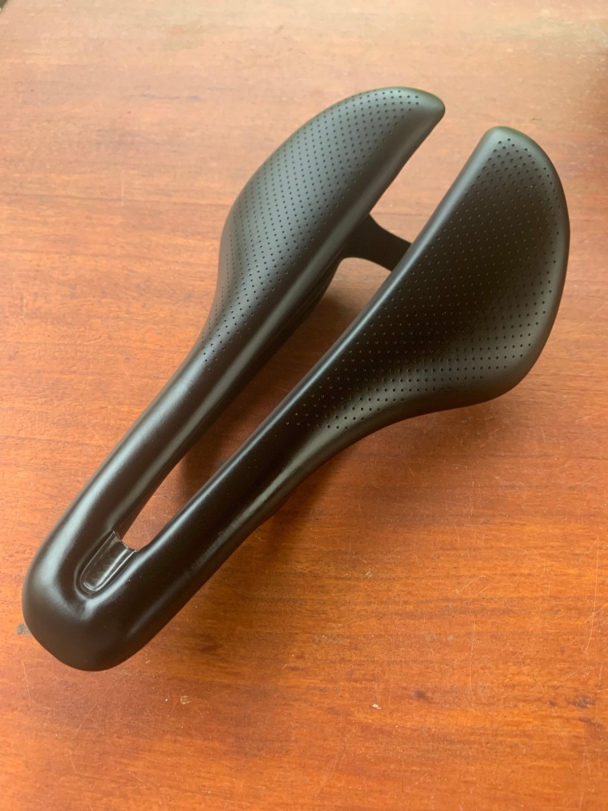 Zadel TREK AEOLUS RSL 145mm, Fietsen en Brommers, Ophalen of Verzenden, Zo goed als nieuw