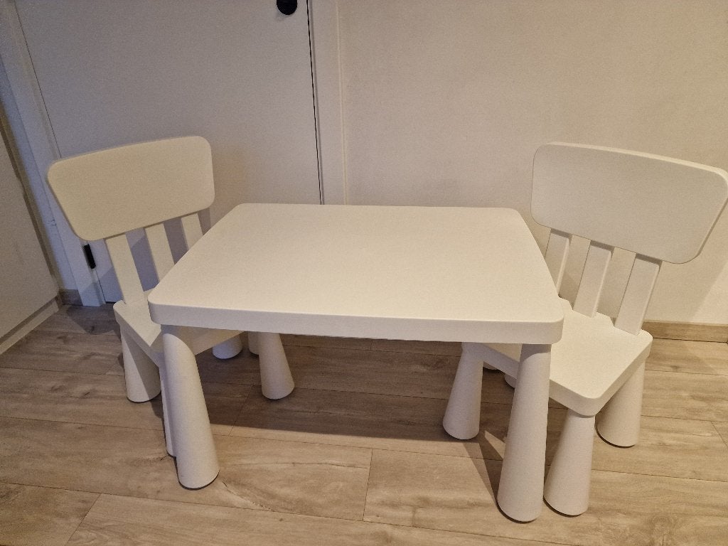 Kindertafel met 2 stoelen, Ophalen, Gebruikt
