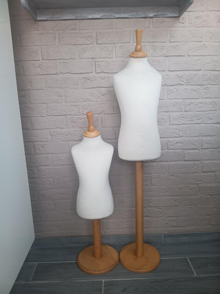 Paspoppen kindermodellen, Enlèvement, Mannequin