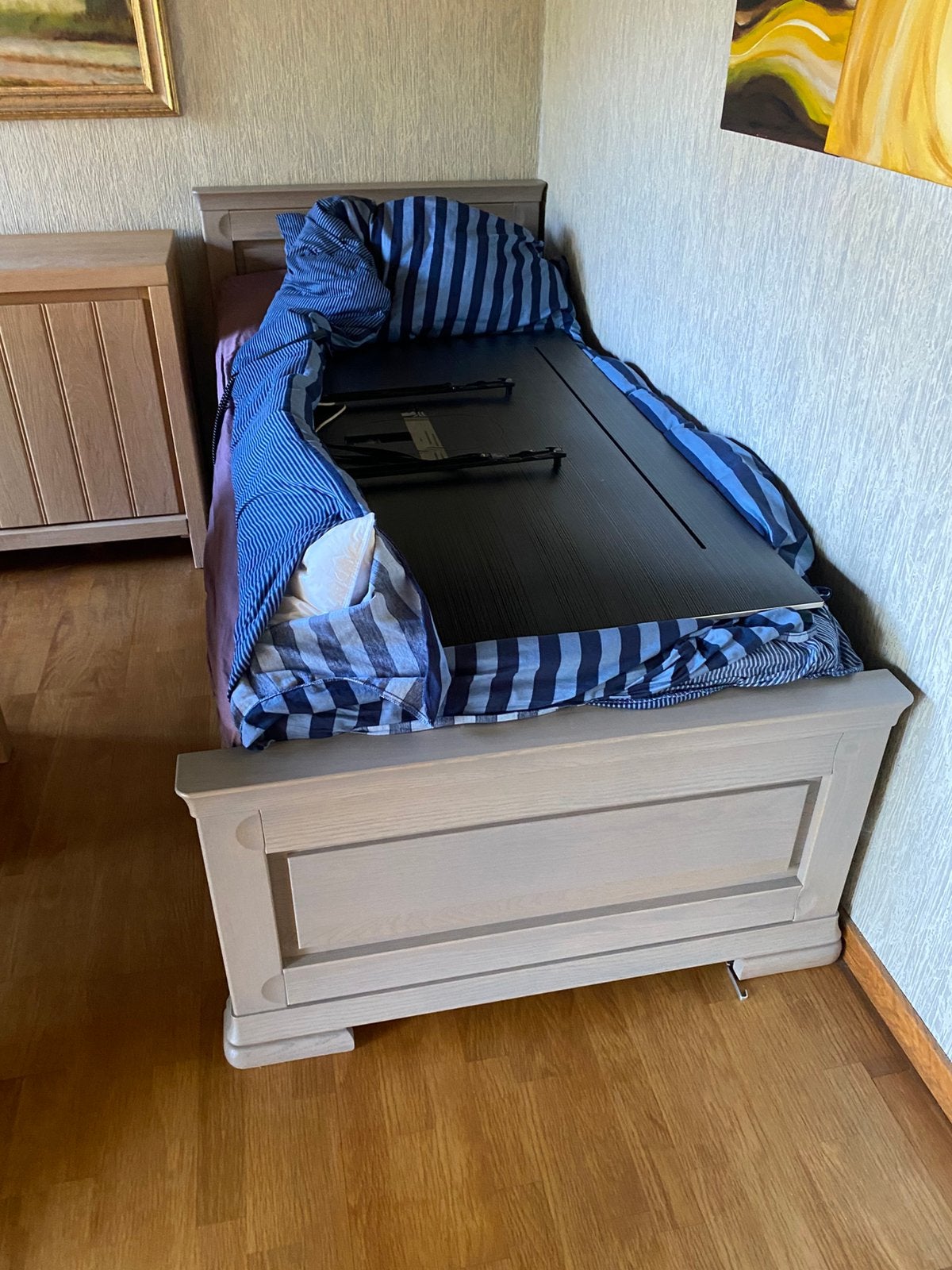 Bed met afstandsbediening, Huis en Inrichting, Ophalen, Zo goed als nieuw