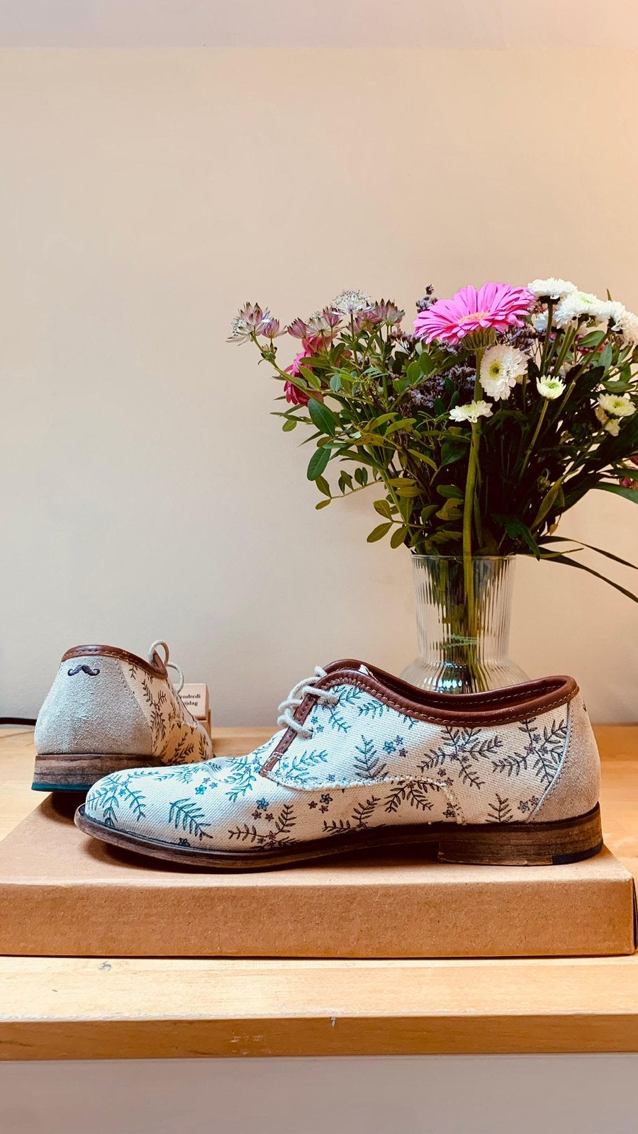 Chaussure rétro fleurie M Moustache, Ophalen of Verzenden, Zo goed als nieuw