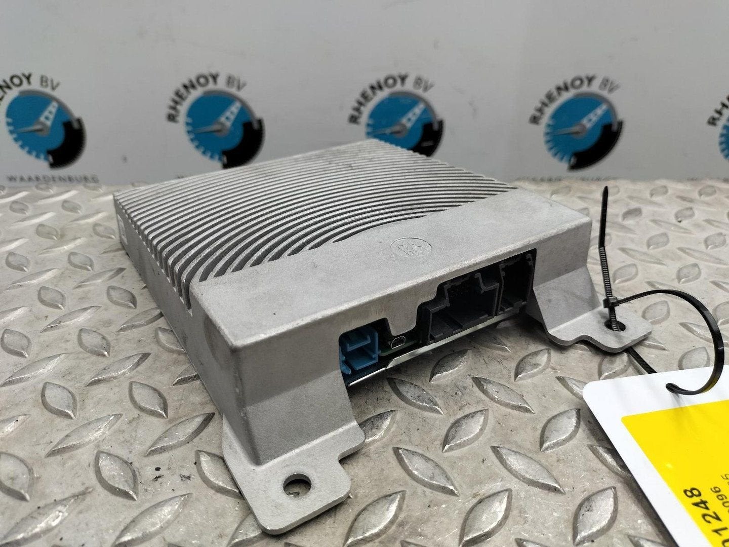FORD KUGA VERSTERKER UNIT AUDIO 2020, Ophalen of Verzenden, Gebruikt, Stiba lid