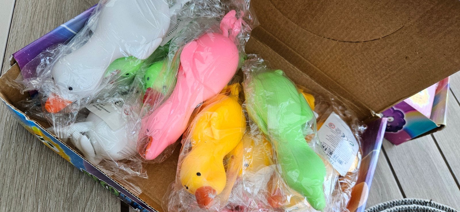 Squishy display, Verzenden