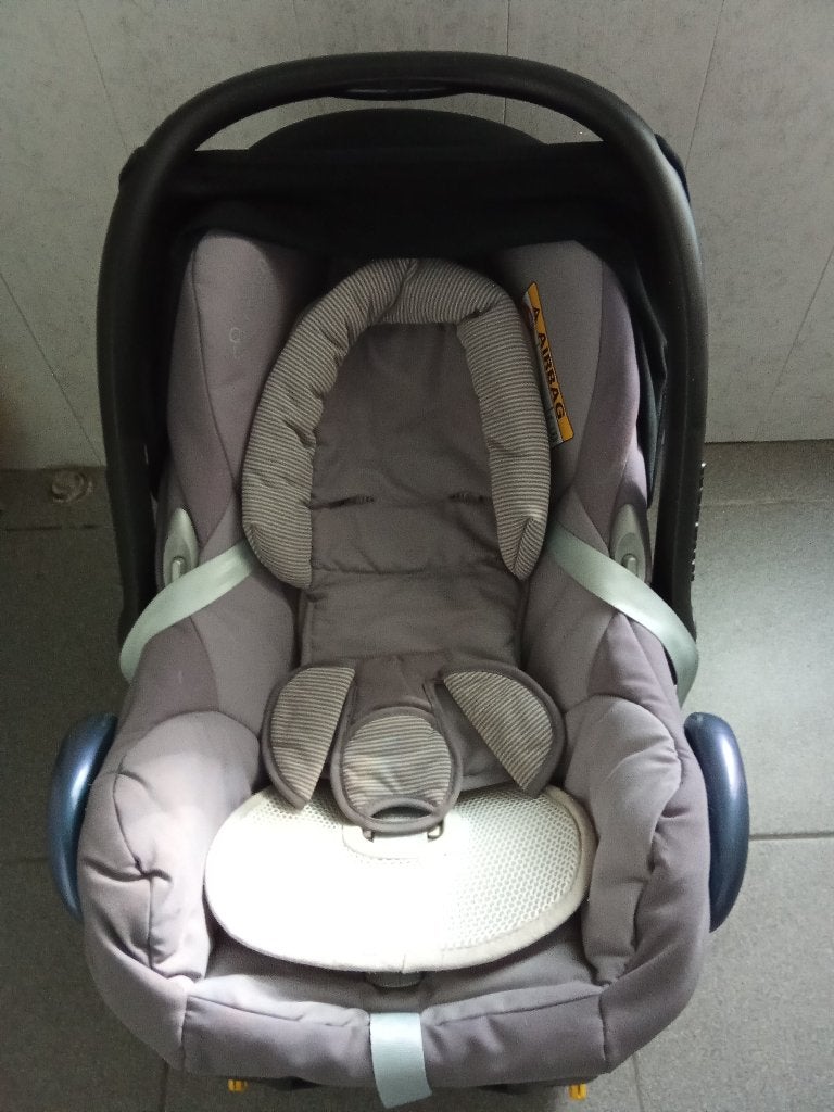 MAXI COSY + ONDERSTEL + TOEBEHOREN, Ophalen, Zo goed als nieuw