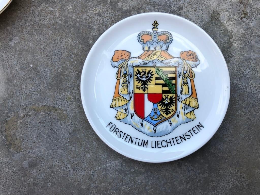 bordje vorstendom Liechtenstein wapenschild, Antiek en Kunst, Curiosa en Brocante, Ophalen of Verzenden