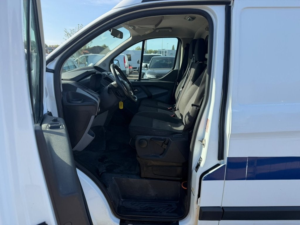 Ford Transit Custom (Stock ID 01445) — 18