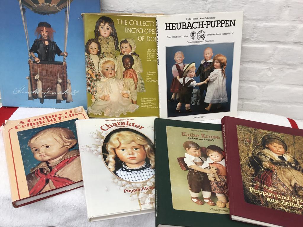 Poppen boeken schoentjes en stadaards, Antiek en Kunst, Antiek | Speelgoed, Ophalen of Verzenden