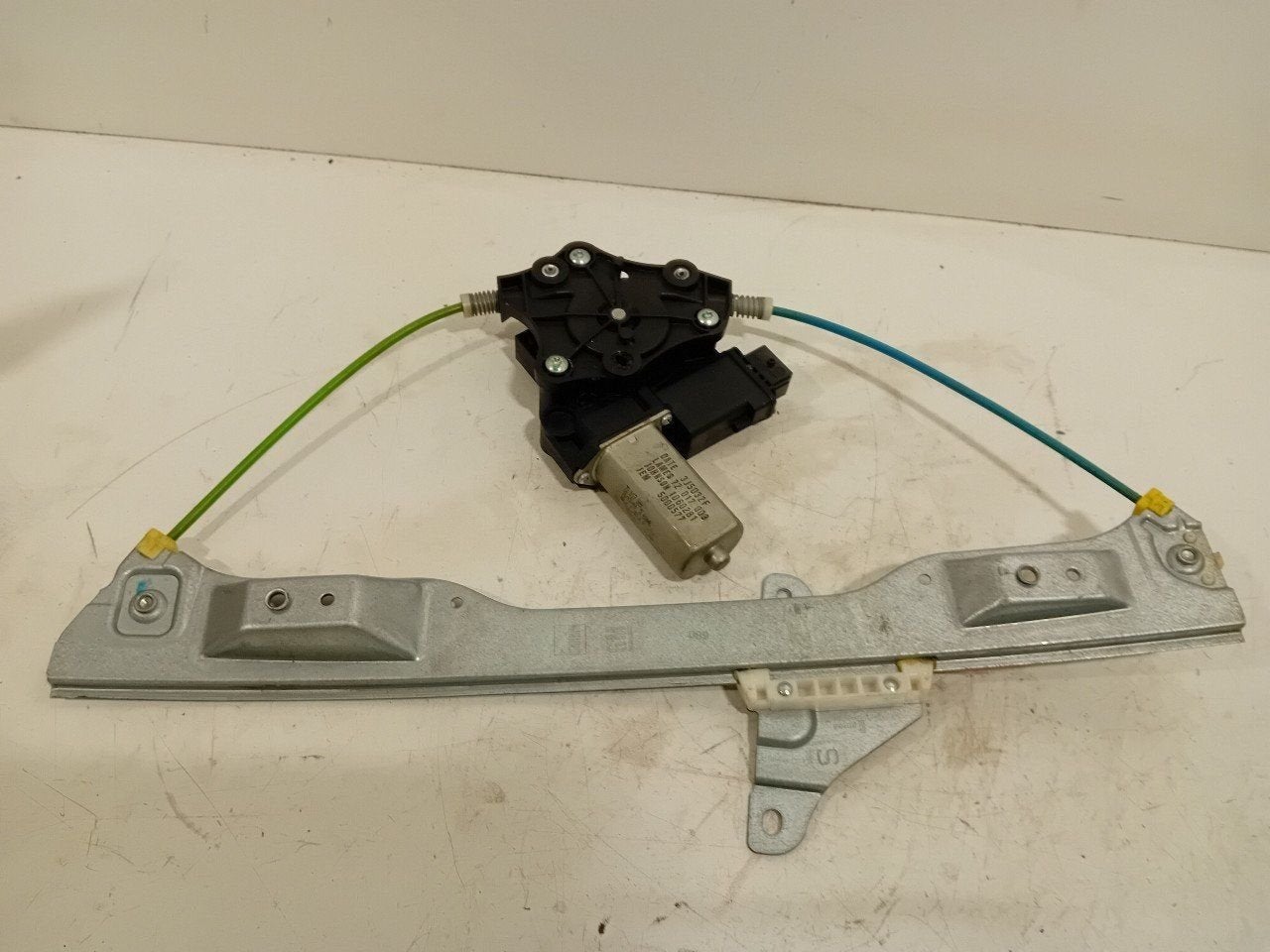 Raammechaniek elektrisch links voor Opel Corsa, Onderdelen@venauto.nl, Van der Ven Autorecycling B.V., Ettenseweg 76, 4706 PB Roosendaal, The Netherlands