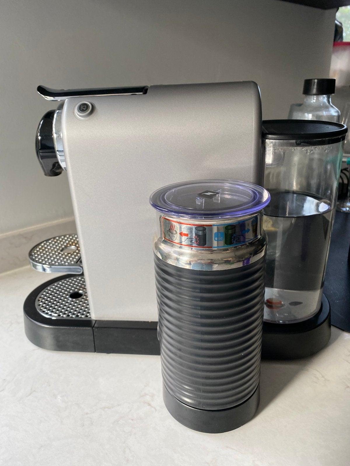 Nespressomachine Krups met melkopschuimer, Ophalen, Zo goed als nieuw